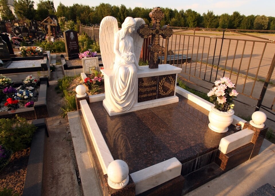 КрестыПамятники.jpg КрестыПамятники.jpg